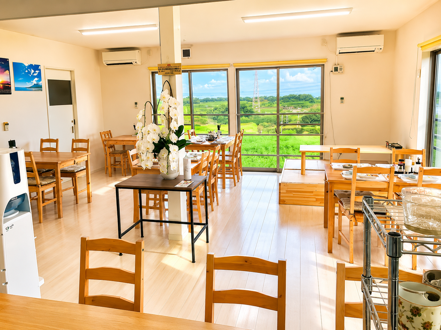 朝・夕食会場